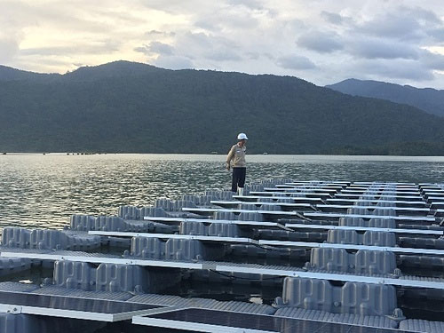 Picture 1 of Da Mi solar power project uses a 'Made in Vietnam' floating buoy
