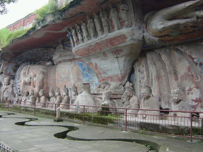Picture 5 of Da Tuc stone carvings