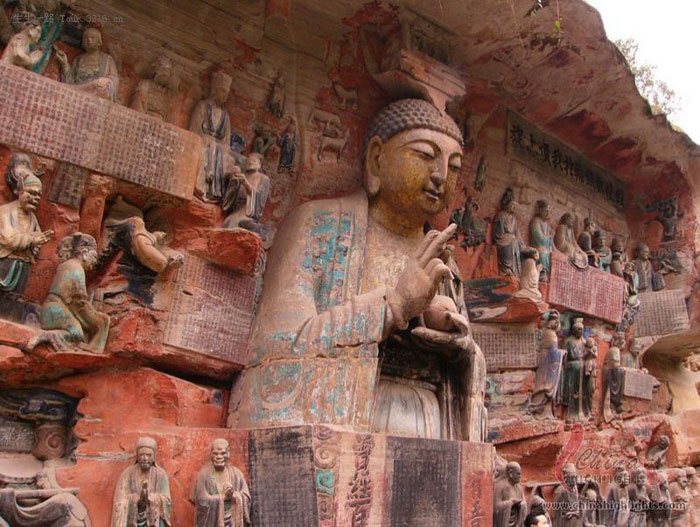 Picture 6 of Da Tuc stone carvings