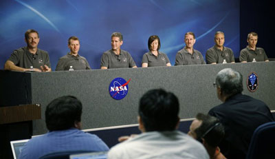 Picture 2 of Day 11.5: Beginning Hubble glass repair mission