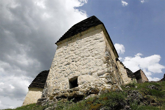 Picture 11 of 'Dead city' in Russia with 10,000 remains from the Middle Ages