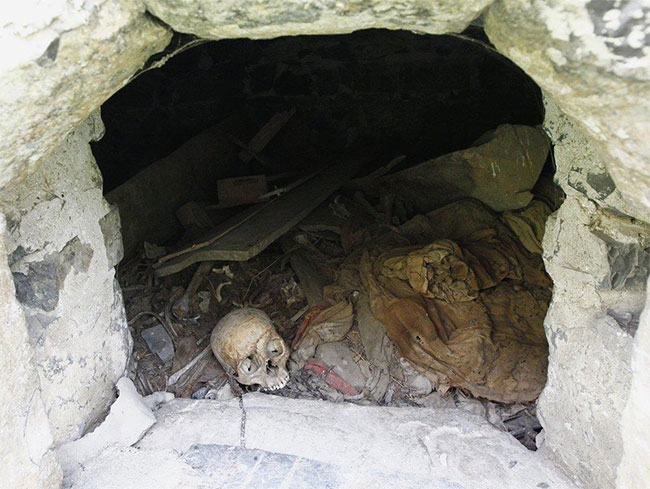 Picture 12 of 'Dead city' in Russia with 10,000 remains from the Middle Ages