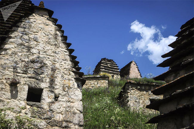 Picture 8 of 'Dead city' in Russia with 10,000 remains from the Middle Ages