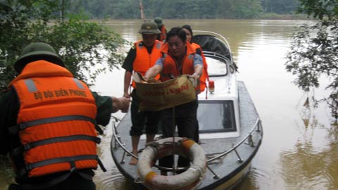 Picture 2 of Dead, missing because the flood rose to 66 people