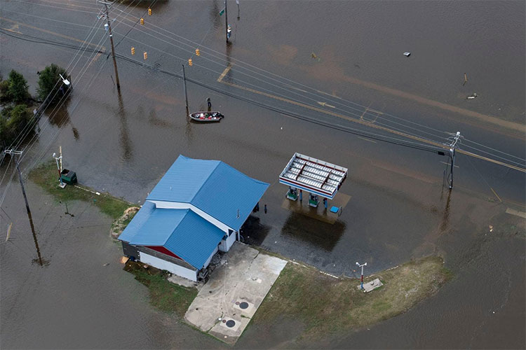 Picture 4 of Deadly dangers inside the floodwaters after super typhoon Florence