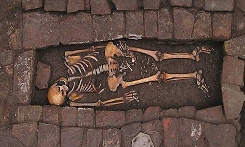 Picture 1 of Death of a pregnant woman