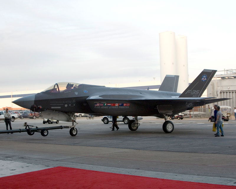 Picture 3 of December 15, 2006 - Lockheed Martin F-35 Lightning II fighter aircraft makes the first flight