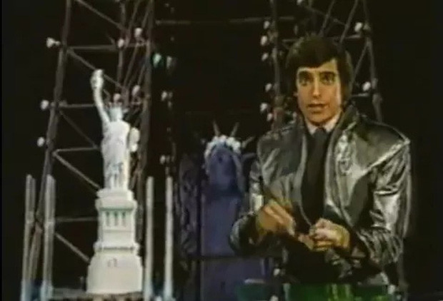 Picture 3 of Decipher the magic screen that disappeared the statue of David Copperfield