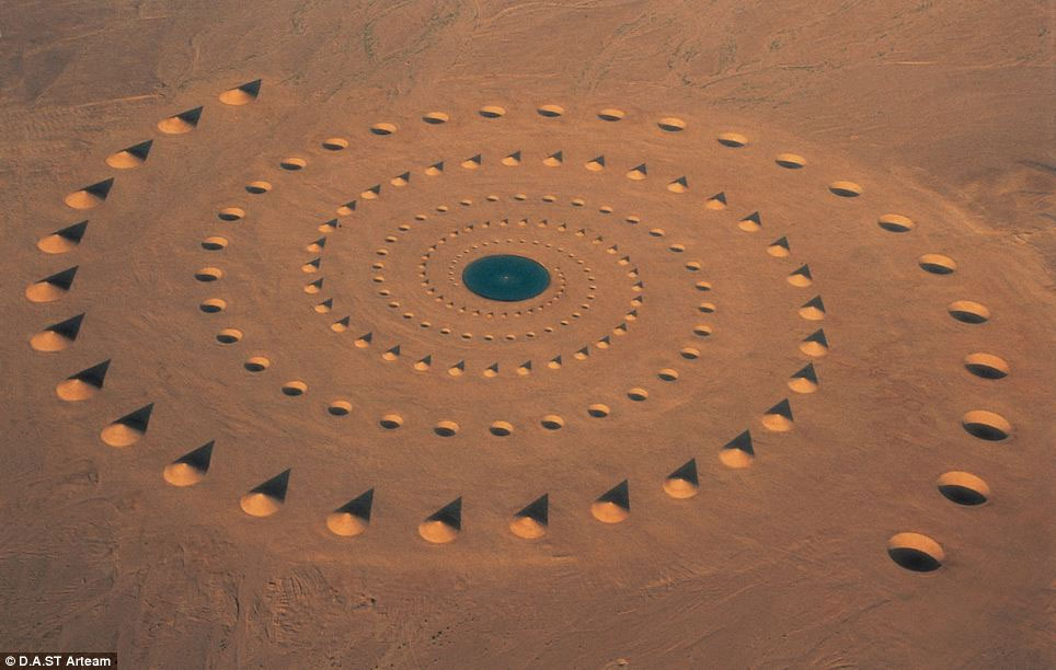 Picture 1 of Decipher the mysterious sign in the Egyptian desert
