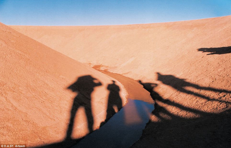 Picture 11 of Decipher the mysterious sign in the Egyptian desert