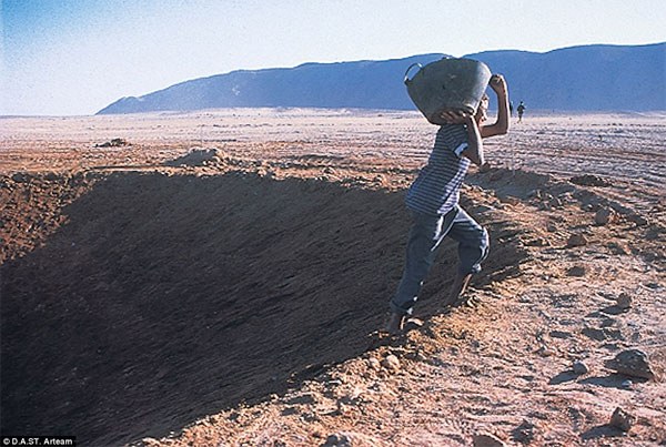 Picture 14 of Decipher the mysterious sign in the Egyptian desert