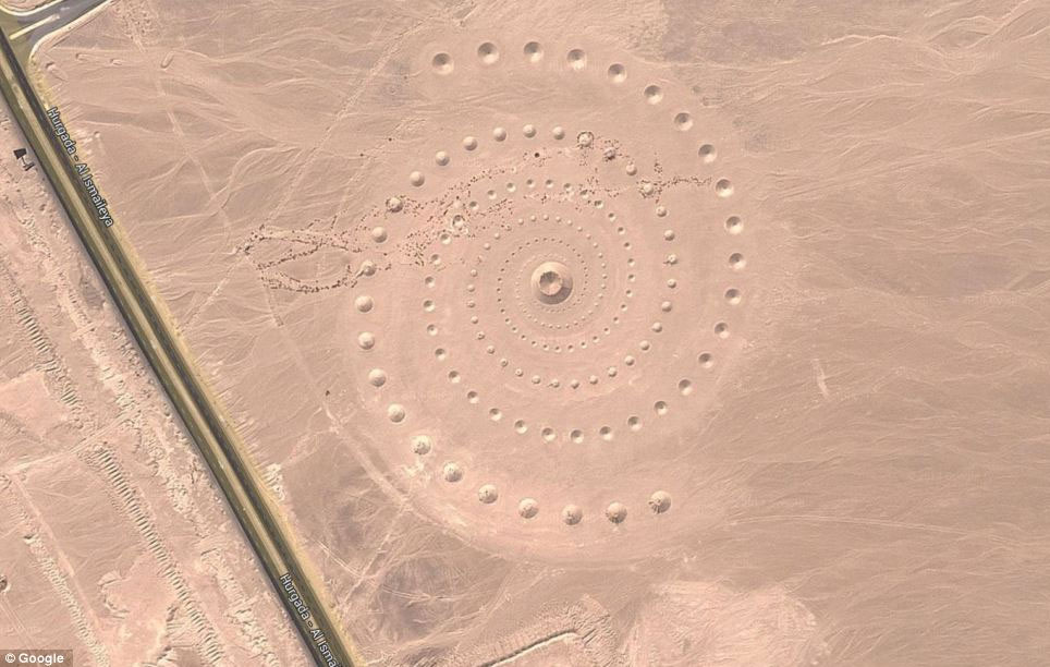 Picture 3 of Decipher the mysterious sign in the Egyptian desert