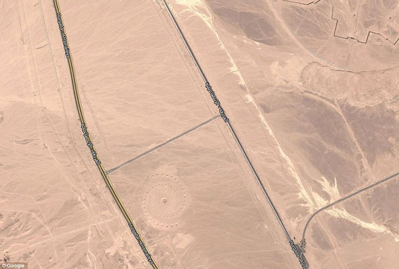 Picture 4 of Decipher the mysterious sign in the Egyptian desert