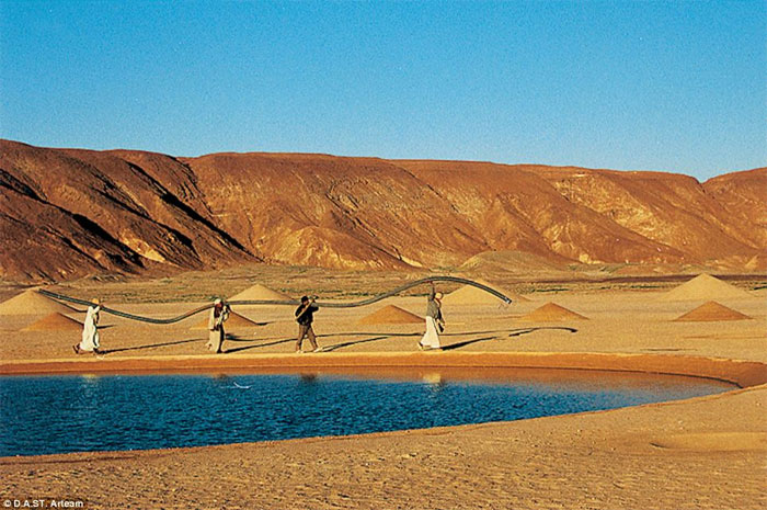 Picture 8 of Decipher the mysterious sign in the Egyptian desert