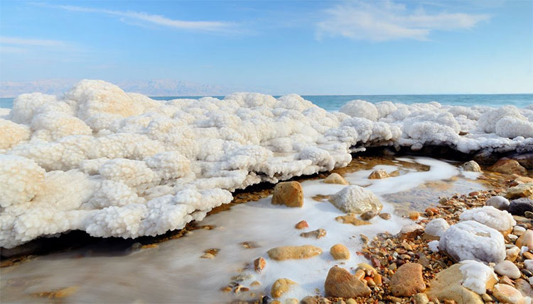Picture 1 of Decipher the mysterious 'warm snow' of the Dead Sea