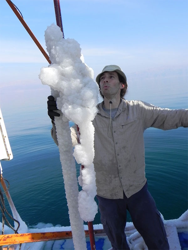 Picture 2 of Decipher the mysterious 'warm snow' of the Dead Sea