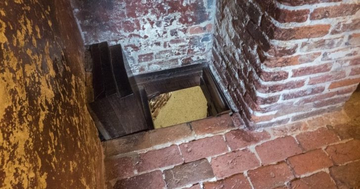 Picture 2 of Decipher the secret room of medieval priests