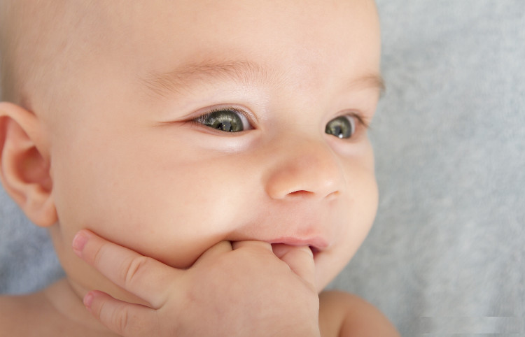 Picture 2 of Decode the habit of sucking hands in children