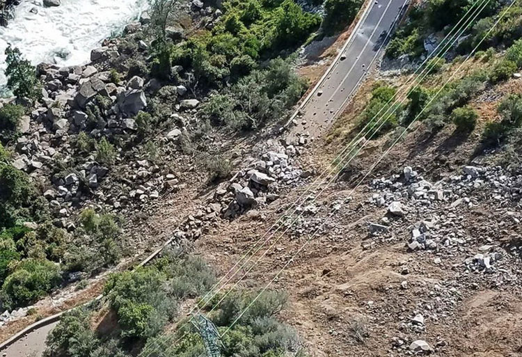 Picture 2 of Decode the phenomenon of a series of volcanic domino rocks