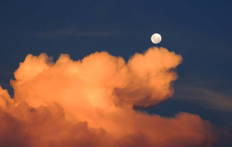 Picture 1 of Decode the phenomenon of the moon