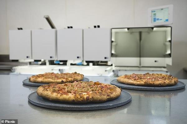 Defeating chefs, robots can make 300 pizzas an hour images 4
