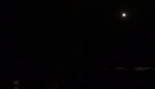 Picture 3 of Detecting mysterious light is said to be UFO in Lon Don