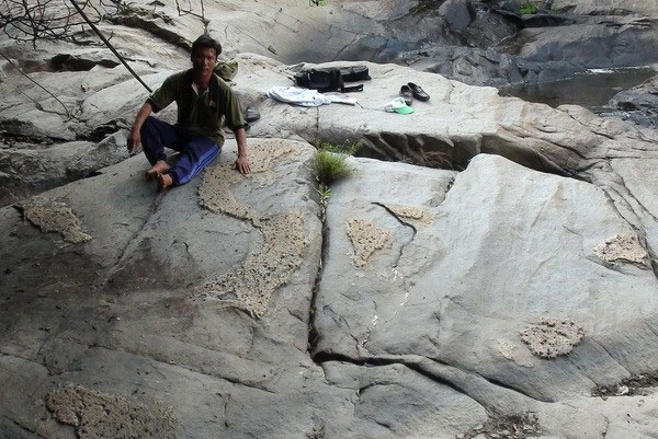 Picture 3 of Detecting stone slabs emerging images of Vietnam map