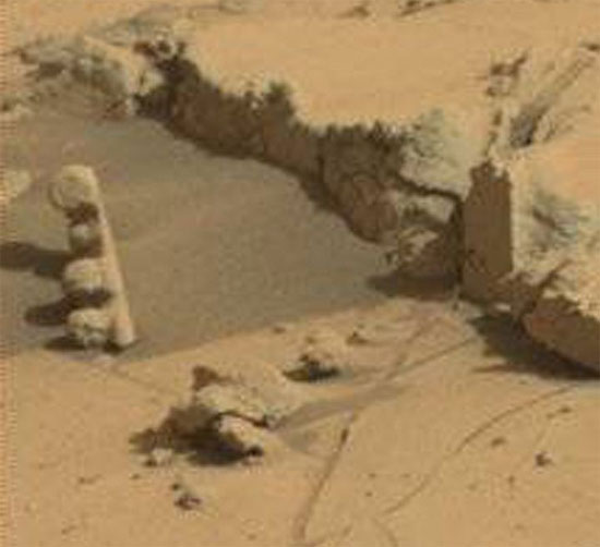 Picture 1 of Detecting strange objects on Mars like traffic lights