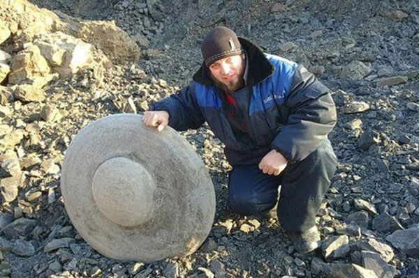 Picture 1 of Detecting strange UFO-shaped objects buried deep underground in Russia