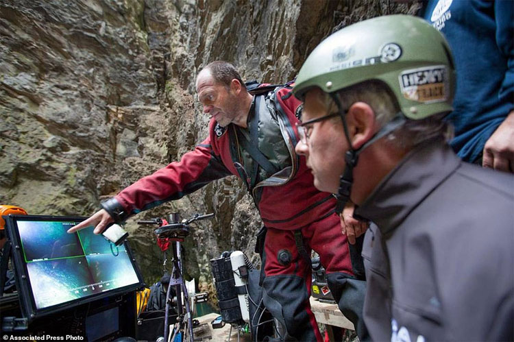 Picture 3 of Detecting the deepest cave in the world, not finding the bottom