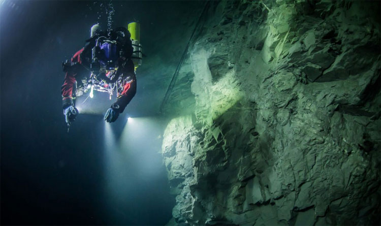 Picture 4 of Detecting the deepest cave in the world, not finding the bottom