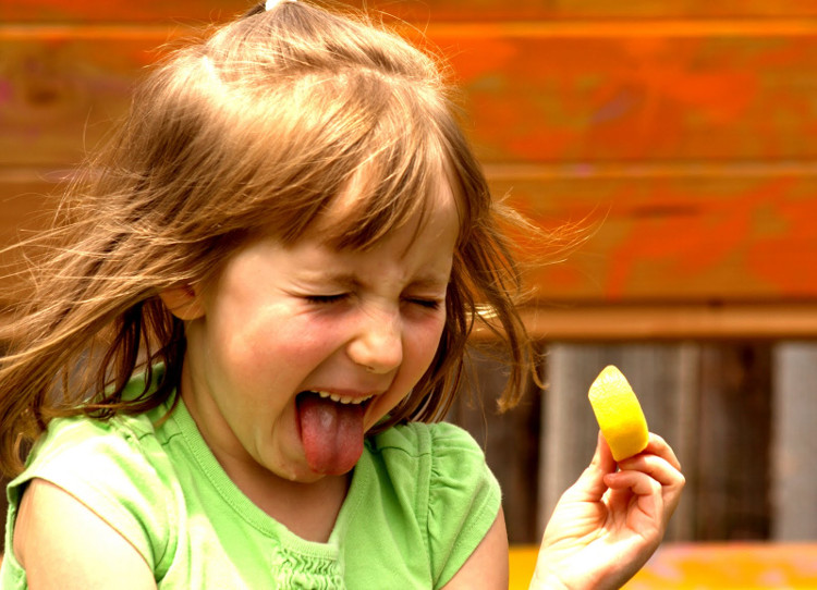 Picture 5 of Determine whether you look inward or outward for 1 minute with just one lemon