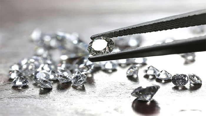 Picture 1 of Diamond bends at the nanoscale