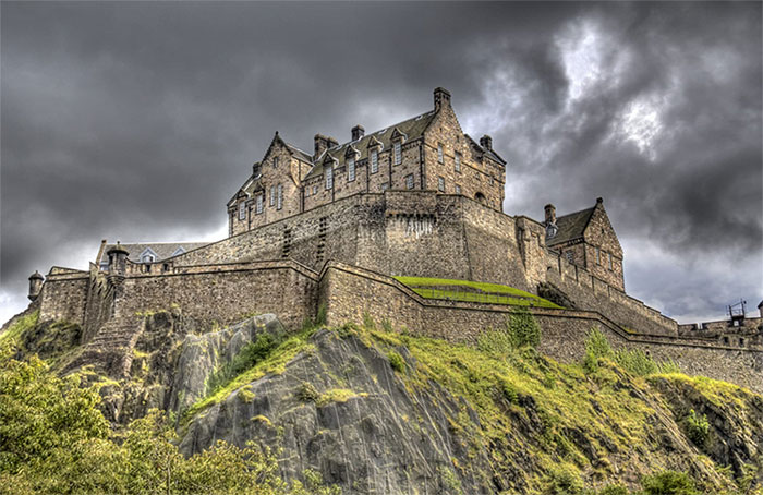 Picture 1 of Difficult mystery story in Edinburgh castle