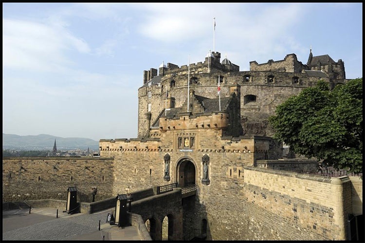Picture 2 of Difficult mystery story in Edinburgh castle