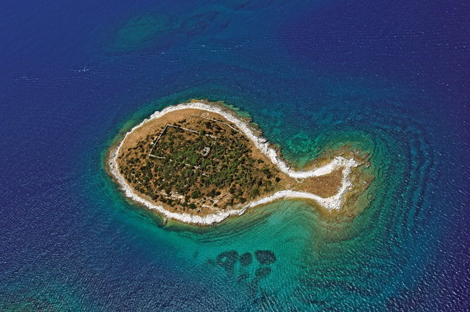 Picture 8 of Discover 9 islands with strange shapes