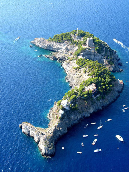 Picture 9 of Discover 9 islands with strange shapes