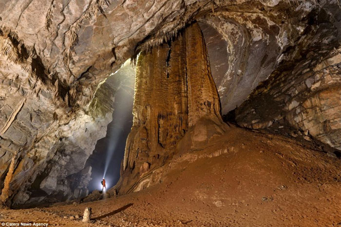Picture 10 of Discover a beautiful cave wonder