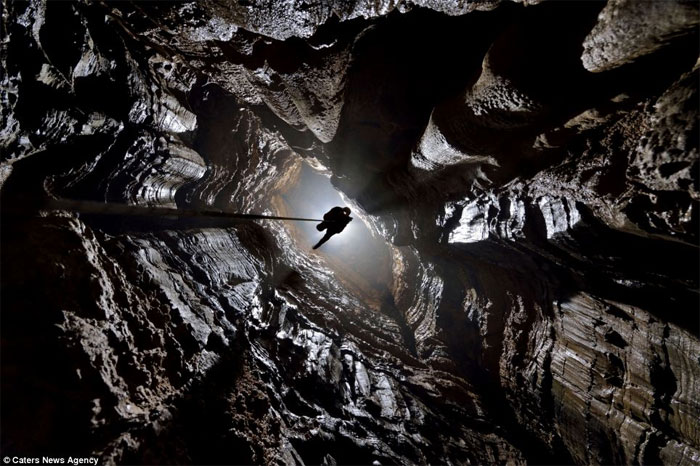 Picture 12 of Discover a beautiful cave wonder