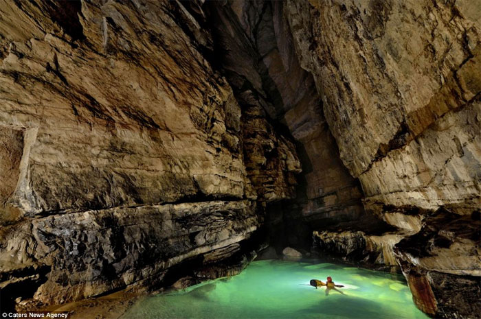 Picture 13 of Discover a beautiful cave wonder