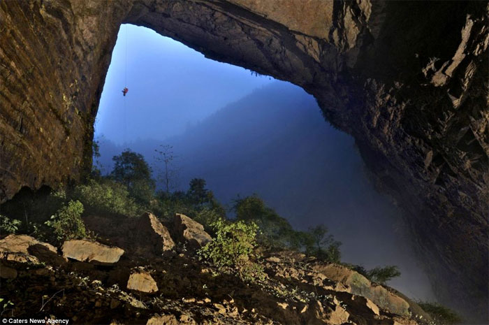 Picture 2 of Discover a beautiful cave wonder