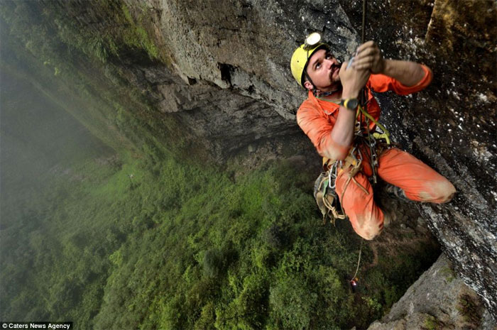Picture 3 of Discover a beautiful cave wonder