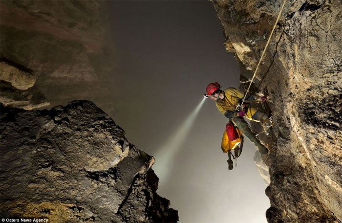 Picture 8 of Discover a beautiful cave wonder