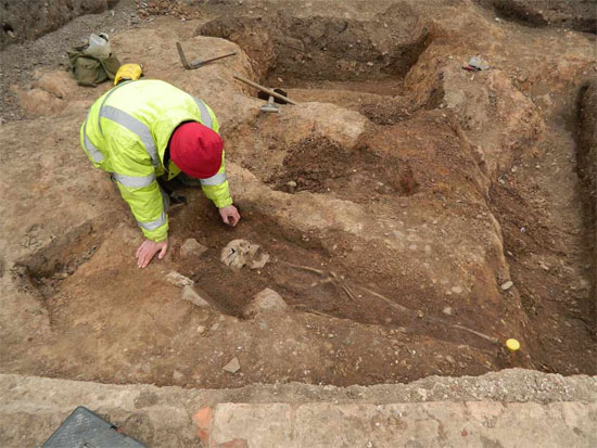 Picture 1 of Discover an entire ancient Roman cemetery under the parking lot