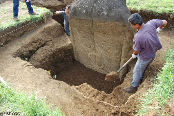 Picture 4 of Discover concussion about the body under the statue of Easter Island