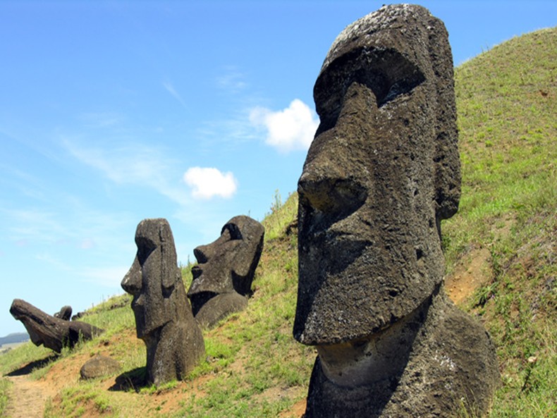 Picture 8 of Discover concussion about the body under the statue of Easter Island