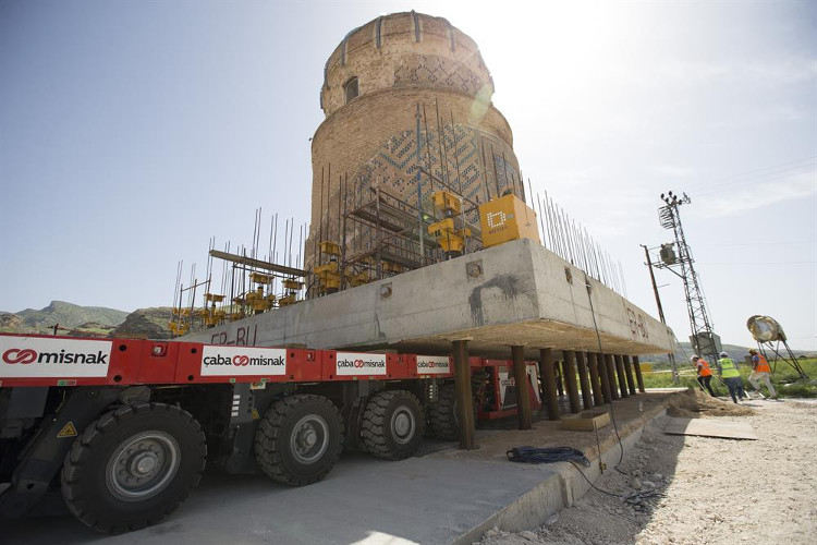 Picture 2 of Discover how Turkish people move tombs weighing 1100 tons