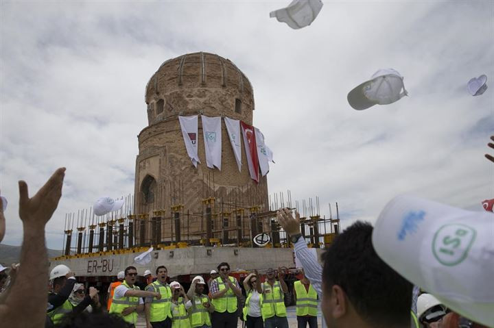 Picture 3 of Discover how Turkish people move tombs weighing 1100 tons