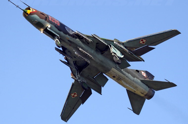 Picture 10 of Discover the features of Su-22 aircraft falling near Phu Quy island
