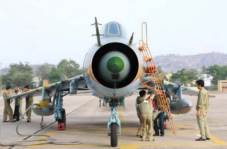 Picture 12 of Discover the features of Su-22 aircraft falling near Phu Quy island